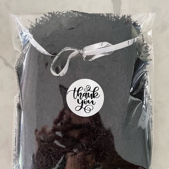 Hawaiian Eyelash lei - Picture 13 of 15